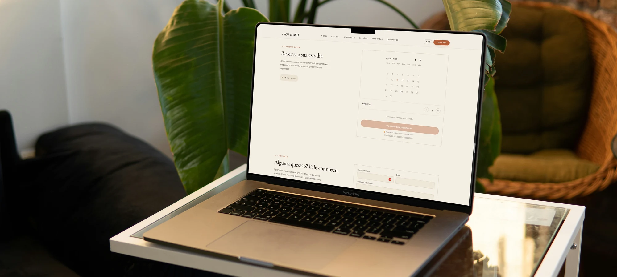 Mockup do website Casa da Avó com portal de reservas e pagamento Stripe